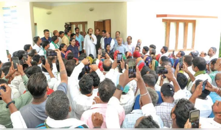 ନବୀନଙ୍କୁ ଭେଟିଲେ ହିଞ୍ଜିଳିକାଟୁ ମ୍ୟୁନିସିପାଲିଟି କାଉନସିଲର ଓ ନେତୃବୃନ୍ଦ; ଆଗାମୀ ପଞ୍ଚାୟତ ନିର୍ବାଚନ ରଣନୀତି ନେଇ ଆଲୋଚନା