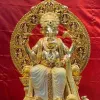 ହାଇଦ୍ରାବାଦର 'ଗୋଲ୍ଡେନ ଗଣେଶ': ୨୪ କ୍ୟାରେଟ୍ ସୁନା ଓ ୩.୮ ଲକ୍ଷ ହୀରାରେ ସଜ୍ଜିତ ପ୍ରତିମା ସାଜିଛି ଆକର୍ଷଣର କେନ୍ଦ୍ରବିନ୍ଦୁ