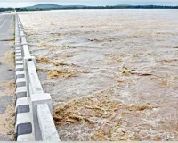 ଆଜି ରାତିରେ ପୁଣି ବଢିପାରେ ମହାନଦୀ ଜଳସ୍ତର, ହୀରାକୁଦରୁ ୨୨ଟି ଗେଟ୍ ଦେଇ ନିଷ୍କାସନ ହେଉଛି ବନ୍ୟାଜଳ