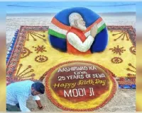 ପ୍ରଧାନମନ୍ତ୍ରୀ ମୋଦୀଙ୍କ ଜନ୍ମଦିନରେ ସୁଦର୍ଶନ ପଟ୍ଟନାୟକଙ୍କ ଅଭିନବ ବାଲୁକା କଳା: ୨୫୦୦ ଦୀପରେ ସଜେଇଲେ ୨୫ ଫୁଟର ପ୍ରତିକୃତି