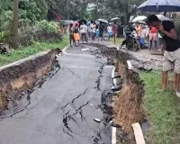୩ କୋଟିର ରାସ୍ତା ବର୍ଷାରେ ବେହାଲ୍: ଧସିଲା ୯୦ ଫୁଟ୍‌ର ପିଚ୍ ରାସ୍ତା, ବିଚ୍ଛିନ୍ନ ହେଲା ଯୋଗାଯୋଗ