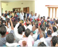 ନବୀନଙ୍କୁ ଭେଟିଲେ ହିଞ୍ଜିଳିକାଟୁ ମ୍ୟୁନିସିପାଲିଟି କାଉନସିଲର ଓ ନେତୃବୃନ୍ଦ; ଆଗାମୀ ପଞ୍ଚାୟତ ନିର୍ବାଚନ ରଣନୀତି ନେଇ ଆଲୋଚନା