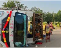 ଭାରସାମ୍ୟ ହରାଇ ଓଲଟିଲା ଡିଜେ ଗାଡ଼ି: ଜଣଙ୍କର ମୃତ୍ୟୁ, ୧୦ରୁ ଊର୍ଦ୍ଧ୍ୱ ଆହତ 