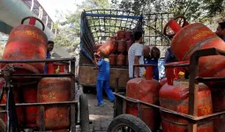 LPG ଉପଭୋକ୍ତାଙ୍କ ପାଇଁ ଜରୁରୀ ସୂଚନା: ଶେଷ ହେଉଛି e-KYC ଅବଧି, ନଚେତ୍ ମିଳିବନି ଗ୍ୟାସ ସିଲିଣ୍ଡର