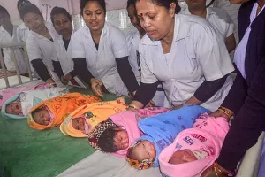 ଦିନକରେ ଆସିଲେ ୧୧ ‘ ୟସ୍ ’ , ବାତ୍ୟା ସମୟରେ ୮ପୁଅ ଓ ୩ ଶିଶୁ କନ୍ୟା ପ୍ରସବ
