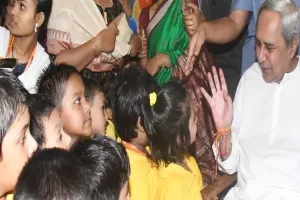ବିଶ୍ବ ପିତୃ ଦିବସରେ ମୁଖ୍ୟମନ୍ତ୍ରୀଙ୍କ ନୂଆ ଯୋଜନା: ବାପା, ମା’ ବା ପରିବାରର ମୁଖ୍ୟ ଉପାର୍ଜନକାରୀଙ୍କୁ ହରାଇଥିବା ଶିଶୁମାନଙ୍କ ପାଇଁ  ‘ଆଶୀର୍ବାଦ’ ଯୋଜନା