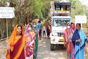 ପ୍ଲା-କାର୍ଡ଼ରେ କରୋନା ସଚେତନତା