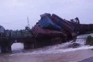 ଅନୁଗୁଳ ଓ ତାଳଚେର ଟ୍ରାକ୍‌ରୁ ଲାଇନ୍‌ଚ୍ୟୁତ୍‌ ହେଲା ମାଲବାହୀ ଟ୍ରେନ୍‌, ୧୨ ଟ୍ରେନ ବାତିଲ