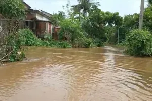 ସୁବର୍ଣ୍ଣରେଖାରେ ପୁଣି ବନ୍ୟା ପରିସ୍ଥିତି, ୮୦ରୁ ଉର୍ଦ୍ଧ୍ବ ଗାଁ ପ୍ରଭାବିତ ହେବା ସହ ଅନେକ ଗାଁ ବାହ୍ୟ ଜଗତରୁ ବିଚ୍ଛିନ୍ନ