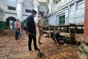 ପୁରୀ ଏମାର ମଠରେ ପୁଣି ଚାଲିଛି ରୁପା ଇଟା ଖୋଜା