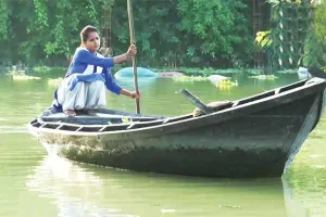 ସ୍କୁଲ ଯିବା ପାଇଁ ନିଜେ ଚଳାଇଲେ ଡଙ୍ଗା
