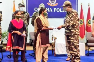 ପୁଲିସ ଡିଜି ଅଭୟଙ୍କ ଉପସ୍ଥିତିରେ ଆତ୍ମସମର୍ପଣ କଲେ ଦୁଇ ମହିଳା ମାଓବାଦୀ