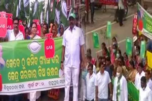 ଗ୍ୟାସ୍ ଦରବୃଦ୍ଧିକୁ ନେଇ ତୃତୀୟ ଦିନରେ ପହଞ୍ଚିଛି ବିଜେଡିର ବିକ୍ଷୋଭ