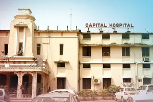 କ୍ୟାପିଟାଲ୍‍ ହସ୍ପିଟାଲରେ ଦଲାଲି ରୋକିବାକୁ ଲାଗିବ ବଡ଼ ପୋଷ୍ଟର୍‍; ଜାରିହେବ ହେଲ୍ପଲାଇନ୍‍ ନମ୍ବର, ସନ୍ଦିଗ୍ଧଙ୍କୁ ଥାନାରେ ଦେବେ କର୍ତ୍ତୃପକ୍ଷ