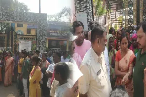 ଦରମା ଟଙ୍କା ପ୍ରଦାନରେ ବିଳମ୍ବ ପ୍ରତିବାଦରେ ବ୍ୟାସନଗର ପୈାର କାର୍ଯ୍ୟାଳୟ ଗେଟରେ ତାଲା, ଅଧ୍ୟକ୍ଷା ଅଟକ