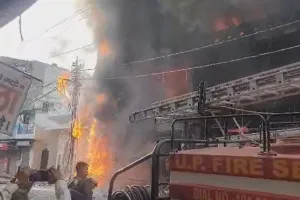 ଝାନସୀର ଏକ ଇଲେକଟ୍ରୋନିକ୍‌ ଶୋ’ ରୁମରେ ଭୟଙ୍କର ଅଗ୍ନିକାଣ୍ଡ, ୪ ଜଣ ଜୀବନ୍ତ ଦଗ୍ଧ