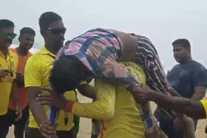 ପୁରୀ ସମୁଦ୍ରରେ ଗାଧୋଉଥିବାବେଳେ ବୁଡି ଯାଉଥିବା ପର୍ଯ୍ୟଟକଙ୍କୁ ଉଦ୍ଧାର କଲେ ଲାଇଫ ଗାର୍ଡ