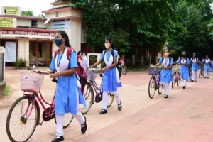 ନବମ ଶ୍ରେଣୀ ଛାତ୍ର ଛାତ୍ରୀଙ୍କ ସାଇକେଲରେ ଲାଗିଲା “ଆମେ ଗଢିବୁ ନୂଆ ଓଡ଼ିଶା”ର ବ୍ରାଣ୍ଡିଂ