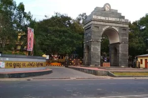 ବୁର୍ଲା ଭିସୁଟରେ କୁଳପତିଙ୍କ କଡ଼ା ନିର୍ଦ୍ଦେଶ: ଛାତ୍ରଛାତ୍ରୀ ପିନ୍ଧି ପାରିବେନି ଛୋଟ ପୋଷାକ