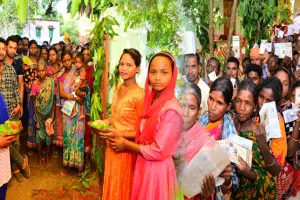 ଅନୁନ୍ନତ ଜନଜାତି ସମୁଦାୟ (ପିଭିଟିଜି)ମାନଙ୍କ ପାଇଁ ସ୍ୱତନ୍ତ୍ର ବୁଥ୍, ପାରମ୍ପରିକ ମଣ୍ଡଘର ମଧ୍ୟରେ ଚାଲିଛି ମତଦାନ …
