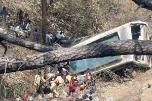 ଜମ୍ମୁ-କଶ୍ମୀରରେ ଭୟଙ୍କର ସଡ଼କ ଦୁର୍ଘଟଣା: ୧୫୦ ଫୁଟ ତଳକୁ ଖସିଲା ତୀର୍ଥଯାତ୍ରୀ ବସ୍, ୨୧ ମୃତ