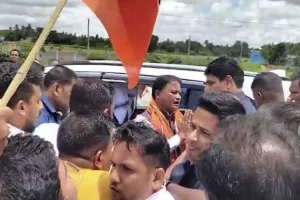 ମୁଖ୍ୟମନ୍ତ୍ରୀଙ୍କୁ ସ୍ୱାଗତ ବେଳେ ହଙ୍ଗାମା: ବିଜେପି କର୍ମୀ ଓ ସ୍ୱାଧୀନ ବିଧାୟକଙ୍କ ସମର୍ଥକ ମୁହାଁମୁହିଁ