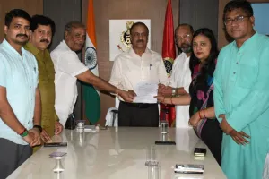ରାଜ୍ୟରେ ବିପର୍ଯ୍ୟସ୍ତ ଆଇନ ଶୃଙ୍ଖଳାକୁ ନେଇ ଡିଜିପିଙ୍କୁ ଭେଟିଲା ବିଜେଡି ପ୍ରତିନିଧି ମଣ୍ଡଳୀ