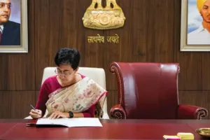 ମୁଖ୍ୟମନ୍ତ୍ରୀ ଭାବେ ଦାୟିତ୍ୱ ନେଲେ ଆତିଶୀ ମାର୍ଲେନା, କେଜ୍ରିଓ୍ୱାଲଙ୍କ ପାଇଁ ଖାଲିରିଖିଲେ ଆଉ ଏକ ଚୌକି….