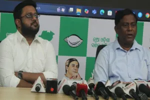 ବିଷାକ୍ତ ହେଲାଣି ଦୟା, ସରକାର ରଙ୍ଗ ମାରିବାରେ ବ୍ୟସ୍ତ