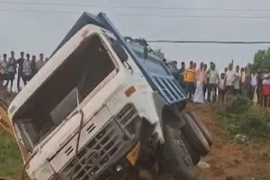 ପିସିଆର୍ ଭ୍ୟାନ ଉପରେ ଚଢ଼ିଗଲା ହାଇୱା, ୨ ପୁଲିସ କର୍ମଚାରୀ ମୃତ…
