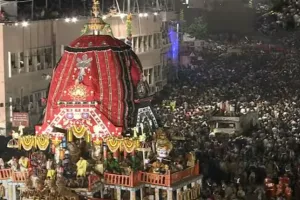 ରଥକୁ ଟାଣି ନେଉଛନ୍ତି ଶ୍ରଦ୍ଧାଳୁ; ଘର୍ଘର ନାଦରେ ବଡ଼ଦାଣ୍ଡରେ ଗଡୁଛି ରଥ, ଜୟ ଜଗନ୍ନାଥ ଧ୍ବନିରେ କମ୍ପୁଛି ଶ୍ରୀକ୍ଷେତ୍ର…