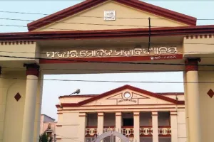 ବାଲେଶ୍ୱର ଏଫଏମ କଲେଜ ଛାତ୍ରୀ ମୃତ୍ୟୁ ଘଟଣା; ଆସିଲା ସାଂଘାତିକ ତଥ୍ୟ, ଜଣେ ଯୁବତୀ ନେଇଥିଲେ ବୋତଲରେ ପେଟ୍ରୋଲ!