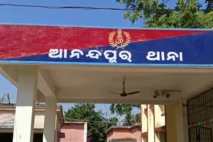 ଜୋତା ମାଳ ପିନ୍ଧାଇ ଗାଁ ଦାଣ୍ଡରେ ବୁଲାଇବା ପଡିଲା ମହଙ୍ଗା, ୪ ଜଣଙ୍କୁ ବାନ୍ଧିଲା ପୋଲିସ