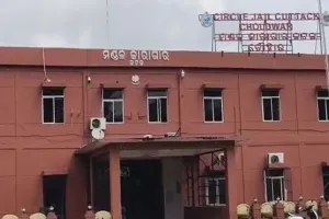 ଚୌଦ୍ୱାର ଜେଲରୁ କଏଦୀ ଫେରାର ଘଟଣା: ଜେଲ୍‌ ଅଧିକାରୀଙ୍କ ମଧ୍ୟରେ ଚାଲିଛି କାଦୁଅଫିଙ୍ଗା ରାଜନୀତି