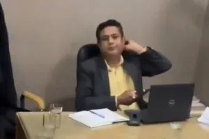 Viral Video: ଇନସ୍ୟୁରାନ୍ସ କ୍ଲେମ୍ ପାଇଁ ହନ୍ତସନ୍ତ ଗ୍ରାହକ! ଷ୍ଟାର ହେଲ୍ଥ ବିରୋଧରେ ବ୍ୟକ୍ତିଙ୍କ କ୍ଷୋଭ