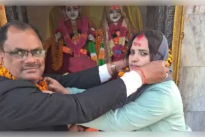 ପ୍ରେମର ନାହିଁ ବୟସ ସୀମା: ୬୦ ବର୍ଷୀୟ ହିନ୍ଦୁ ପ୍ରିନ୍ସିପାଲଙ୍କୁ ବିବାହ କଲେ ୨୮ ବର୍ଷୀୟ ମୁସଲିମ ଶିକ୍ଷୟିତ୍ରୀ, ନେପାଳରେ ପଡ଼ିଲା ହାତଗଣ୍ଠି