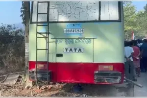 ଭାରତ ବନ୍ଦବେଳେ ବ୍ରେକ୍ ଫେଲ୍ ହେଲା ପୋଲିସ ବସ୍, ଅଳ୍ପକେ ବର୍ତ୍ତିଲେ ଆନ୍ଦୋଳନକାରୀ