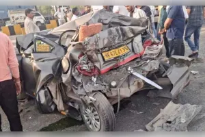 ଦିଲ୍ଲୀ-ଜୟପୁର ହାଇୱେରେ ଭୟଙ୍କର ସଡ଼କ ଦୁର୍ଘଟଣା: ନିମରାନା ଟୋଲ୍ ପ୍ଲାଜାରେ ଗାଡ଼ି ଉପରେ ଚଢ଼ିଗଲା ବେକାବୁ ଟ୍ରକ୍