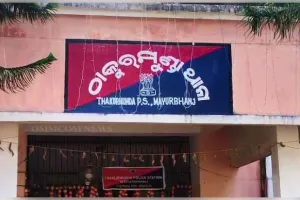 ପ୍ରେମ ପାଇଁ କରଞ୍ଜ ଗଛରେ ଝୁଲି ପଡିଲେ ଯୁବକ-ଯୁବତୀ !