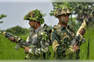 ଭାରତ-ବାଂଲାଦେଶ ସୀମାରେ ତାରବାଡ଼ ନିର୍ମାଣ: BSFକୁ ସ୍ୱେଚ୍ଛାକୃତ ଭାବେ ଜମି ଦାନ କରୁଛନ୍ତି ସ୍ଥାନୀୟ ହିନ୍ଦୁ ପରିବାର