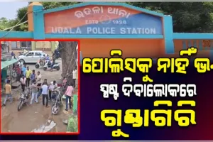 ପୋଲିସକୁ ନାହିଁ ଟିକେ ବି ଭୟ, ବିଚ୍ ରାସ୍ତାରେ ଦୁଇ ଯୁବକଙ୍କୁ ନିର୍ଘାତ ମାଡ଼