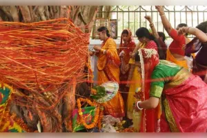 ବଟ ସାବିତ୍ରୀ ବ୍ରତ ୨୦୨୬: ବରଗଛ ପରିକ୍ରମା ବେଳେ କରନ୍ତୁ ଏହି ମନ୍ତ୍ର ଜପ, ମିଳିବ ଅଖଣ୍ଡ ସୌଭାଗ୍ୟ