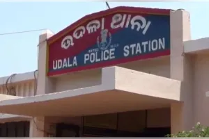 ଯୁବତୀଙ୍କୁ ଅସଦାଚରଣ ଅଭିଯୋଗରେ ଗଛରେ ବାନ୍ଧି ଯୁବକଙ୍କୁ ନିସ୍ତୁକ ପିଟିଲେ ଗ୍ରାମବାସୀ