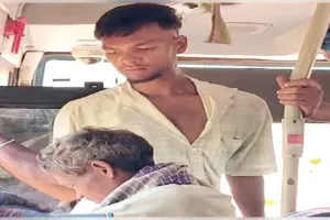 ଟଙ୍କା ନ ଦେବାରୁ ବୃଦ୍ଧ ଓ ଭିନ୍ନକ୍ଷମଙ୍କୁ ମୁଖ୍ୟମନ୍ତ୍ରୀ ବସ୍‌‌ରୁ ଓହ୍ଲାଇ ଦେଲେ କଣ୍ଡକ୍ଟର 