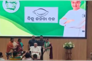 ବିଜେଡିରେ ସାମିଲ ହେଲେ ପୂର୍ବତନ ଆଇଏଏସ ଅଫିସର ସୁଜାତା ରାଉତ କାର୍ତ୍ତିକେୟନ 