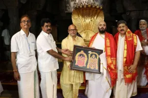 ତିରୁପତିରେ ଅନନ୍ତ ଅମ୍ବାନୀଙ୍କ କେଶ ଦାନ: ଭଗବାନଙ୍କ ନିକଟରେ ସମସ୍ତେ ସମାନ, ଦେଖିବାକୁ ମିଳିଲା ନମ୍ରତାର ନିଆରା ଝଲକ