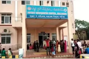 ସାପକାମୁଡ଼ାରେ ଗର୍ଭବତୀଙ୍କ ମୃତ୍ୟୁ! ଚିକିତ୍ସା ଅବହେଳା ଅଭିଯୋଗରେ ମେଡିକାଲ୍‌ରେ ଡାକ୍ତରଙ୍କୁ ଆକ୍ରମଣ