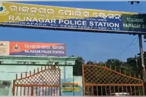 ଯୁବକଙ୍କୁ ଅବକାରୀ ବିଭାଗର ଥାର୍ଡ ଡିଗ୍ରୀ ଘଟଣା: ଦୁଇ ଅଧିକାରୀଙ୍କୁ ନିଲମ୍ବିତ କଲେ କମିଶନର