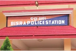 ସୁନ୍ଦରଗଡ଼ରେ ବର୍ବରତା: ଶୋଇଥିବାବେଳେ ଯୁବତୀଙ୍କ ଉପରେ ପେଟ୍ରୋଲ ଢାଳି ନିଆଁ ଲଗାଇଦେଲା ପ୍ରେମିକ 