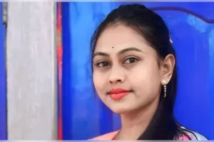 ମହାକାଳପଡ଼ା BDO ଓ IICଙ୍କ ବିରୁଦ୍ଧରେ କାର୍ଯ୍ୟାନୁଷ୍ଠାନ ଦାବିରେ ଲୋୟର ପିଏମଜିରେ ଆମରଣ ଅନଶନରେ ବସିଲେ ଚାମେଲୀ ଓଝା